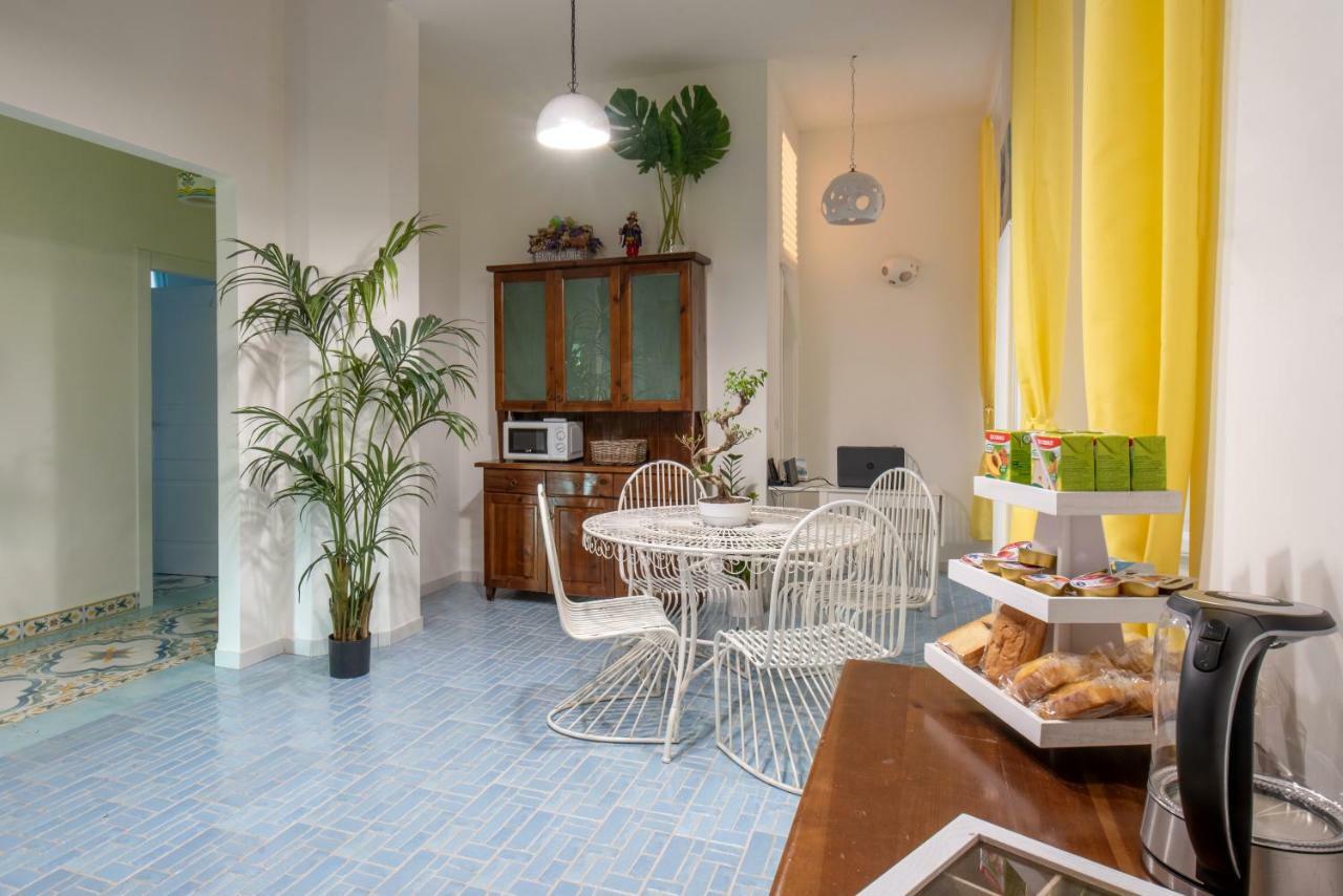 Regina Elena Bed & Breakfast Naples Exterior photo